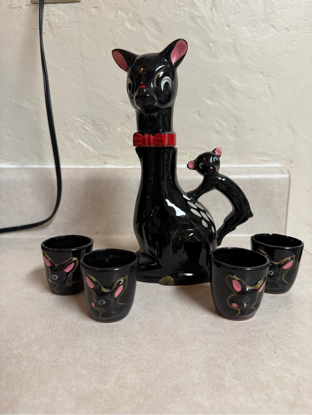 Black Ceramic Cat Decanter 4 Matching Cups Red ware Accents sake vintage Japan